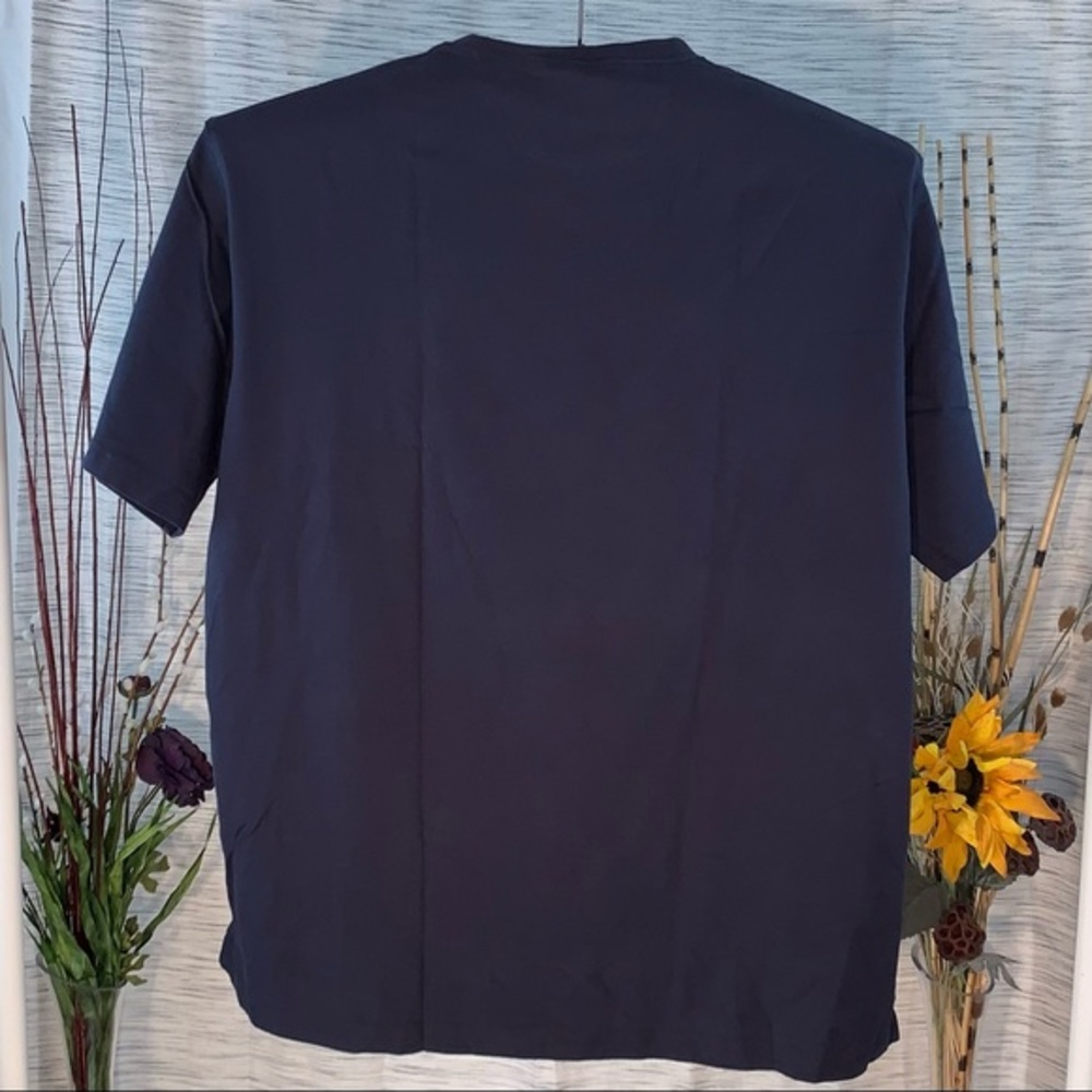 Duluth Trading Co. NWT Navy longtail T with a chest pocket. - Picture 2 of 16
